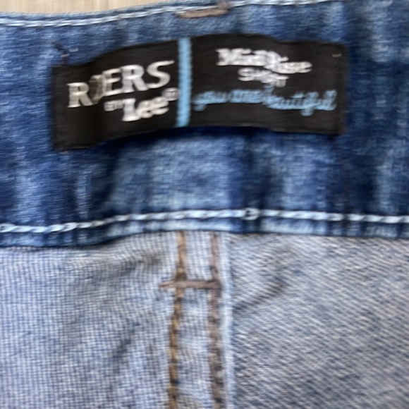 LEE - Picture 2 of 7